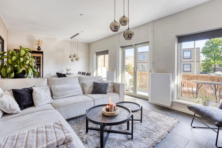 Foto 2 van Professor Regoutstraat 7