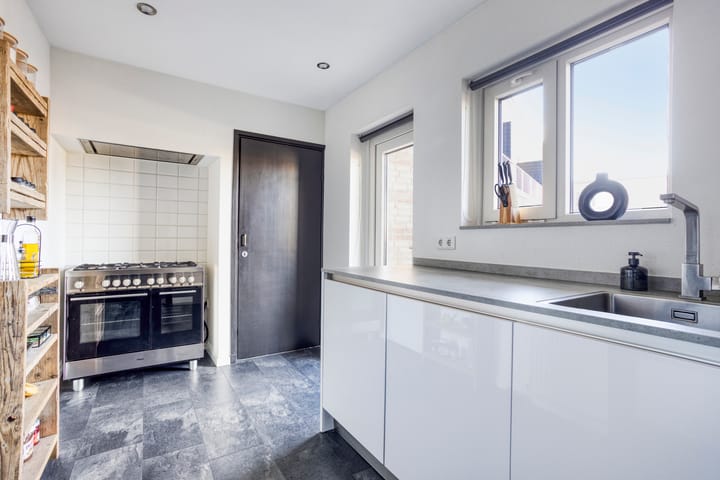 Foto 3 van Professor Regoutstraat 7