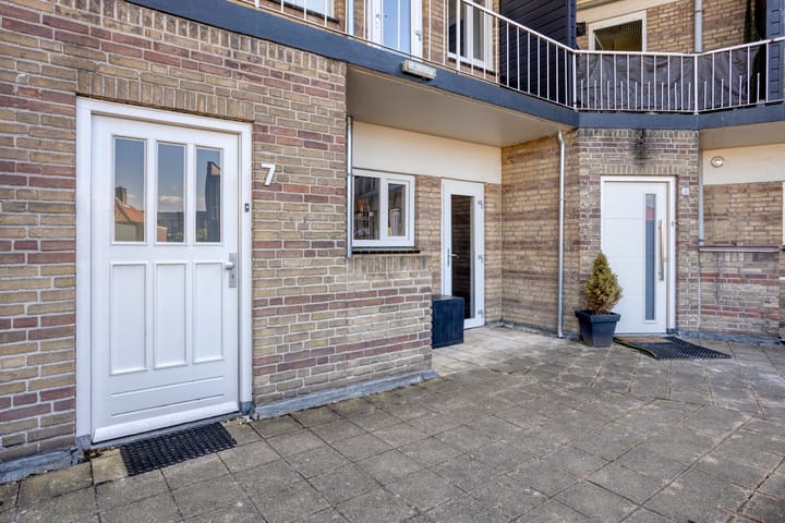 Foto 13 van Professor Regoutstraat 7