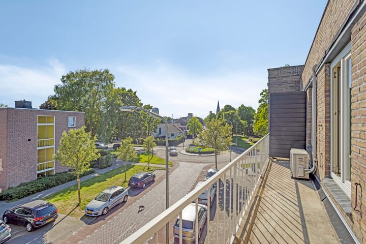 Foto 32 van Professor Regoutstraat 7