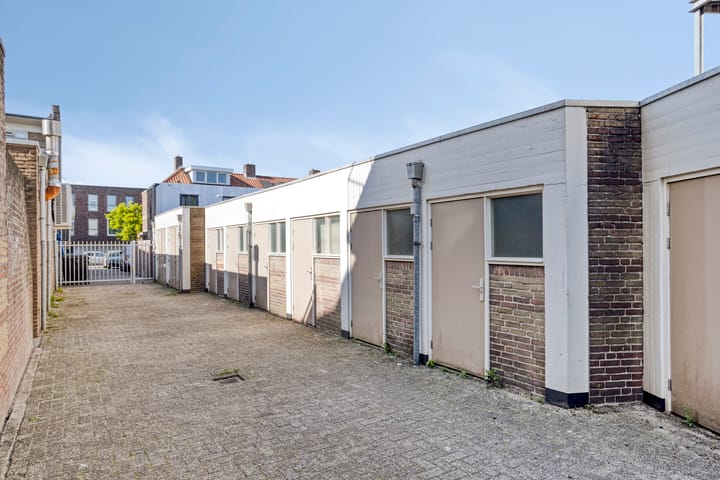 Foto 35 van Professor Regoutstraat 7