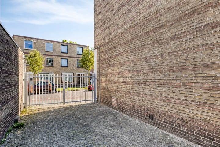 Foto 36 van Professor Regoutstraat 7