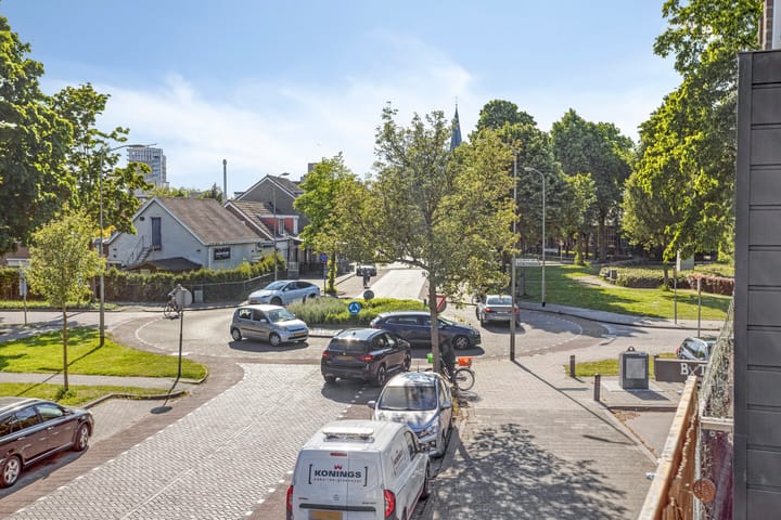 Foto 37 van Professor Regoutstraat 7