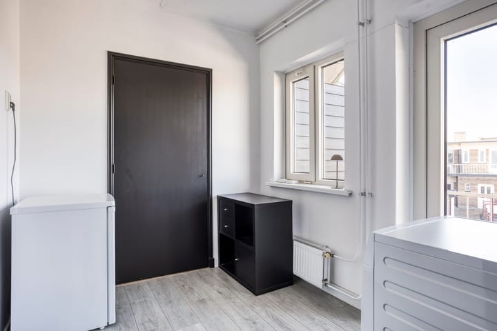 Foto 28 van Professor Regoutstraat 7