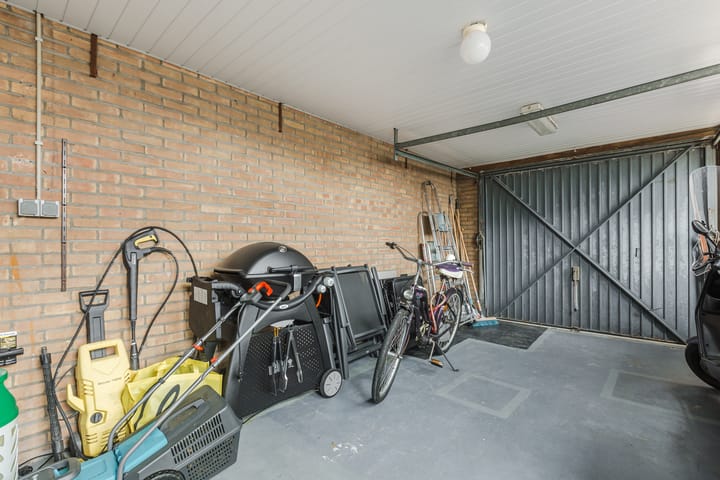 Photo 34 of Da Costastraat 17