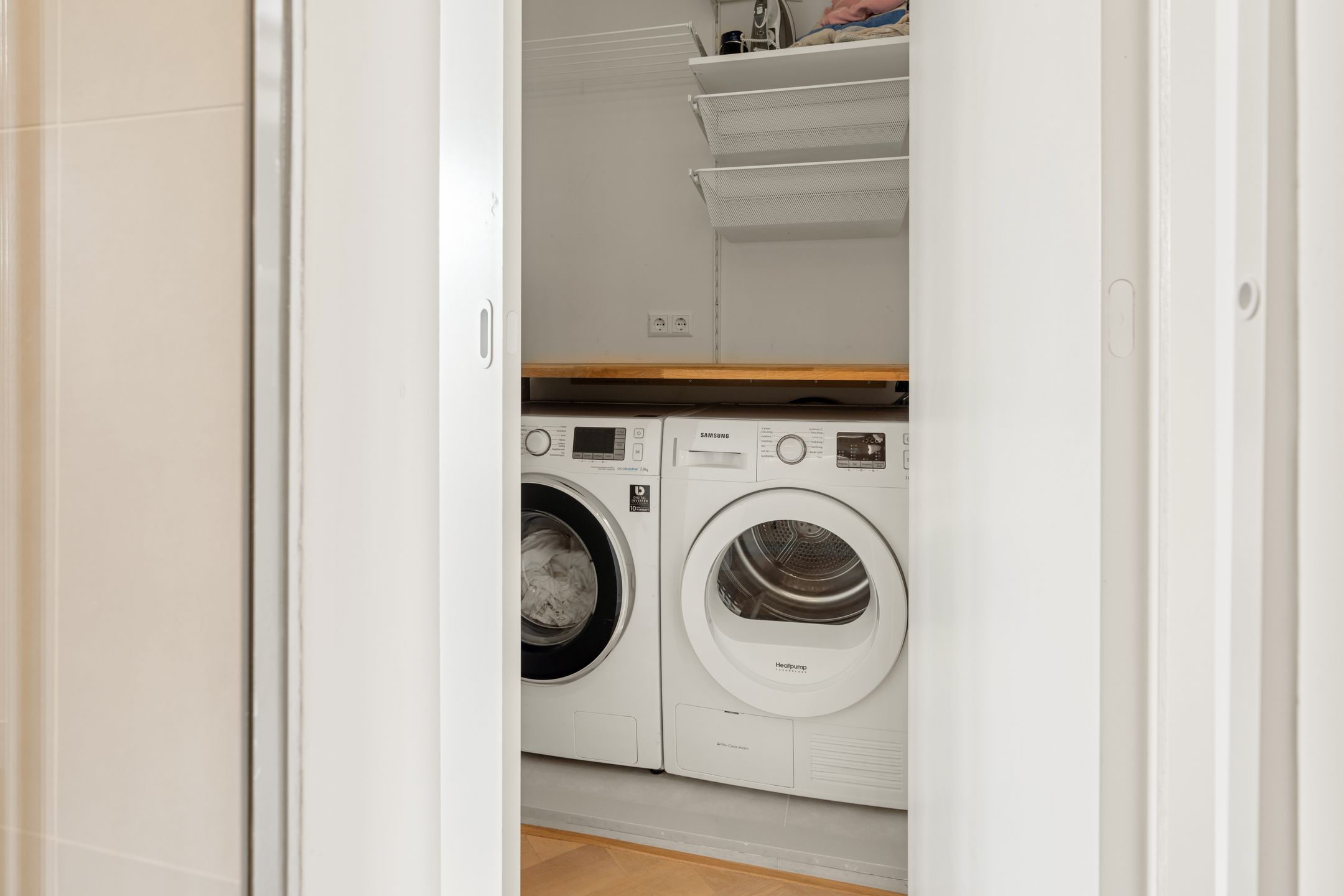 Photo 21 of Brederodestraat 40-4