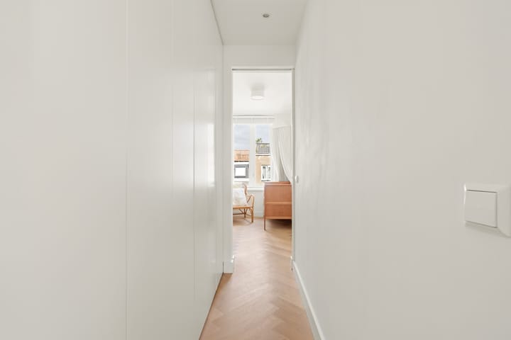 Foto 23 van Brederodestraat 40-4