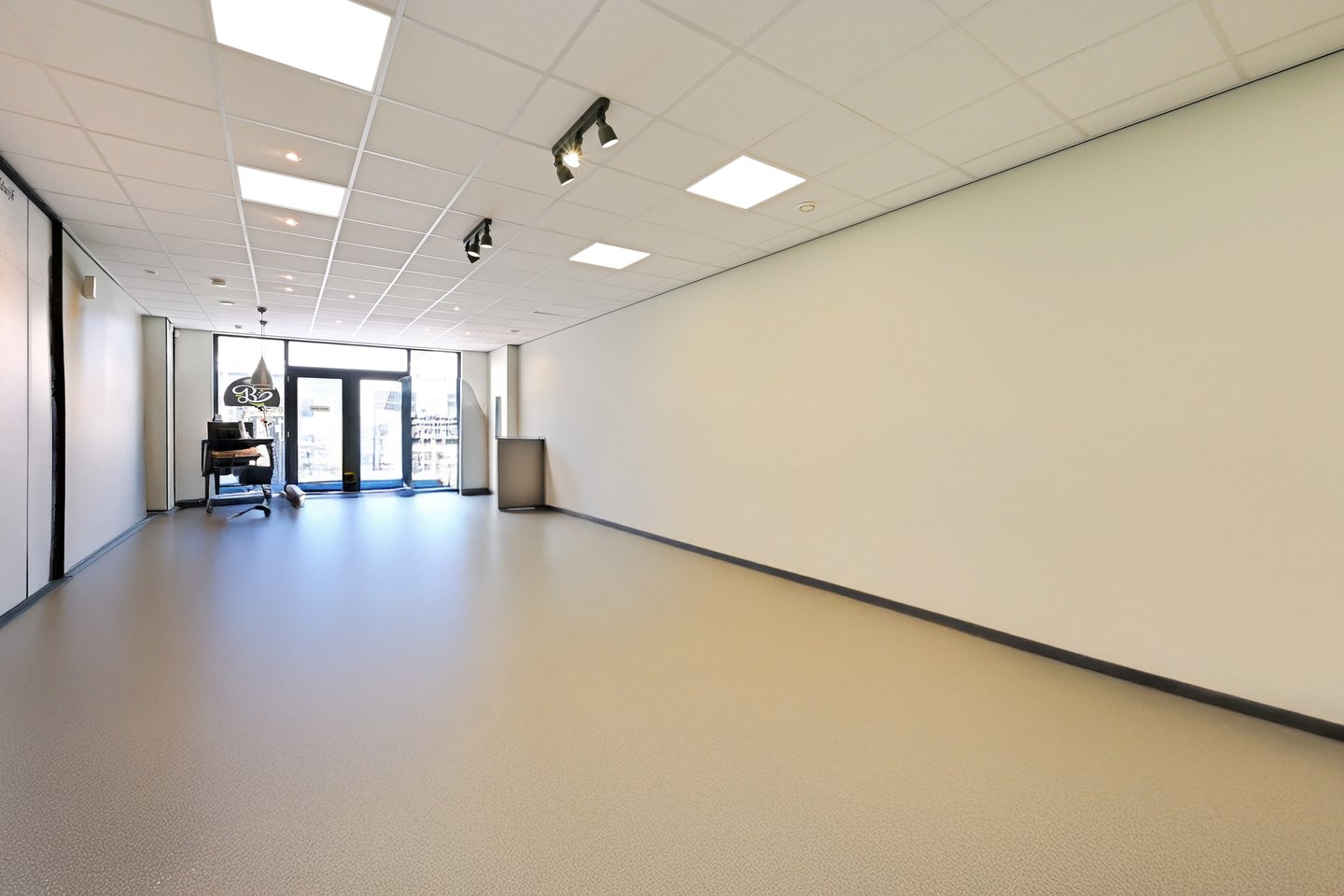 View photo 3 of Prins Hendrikstraat 33