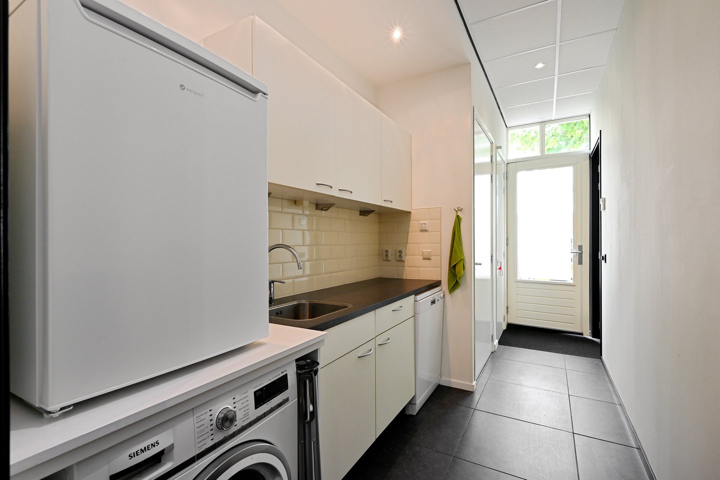 View photo 4 of Prins Hendrikstraat 33