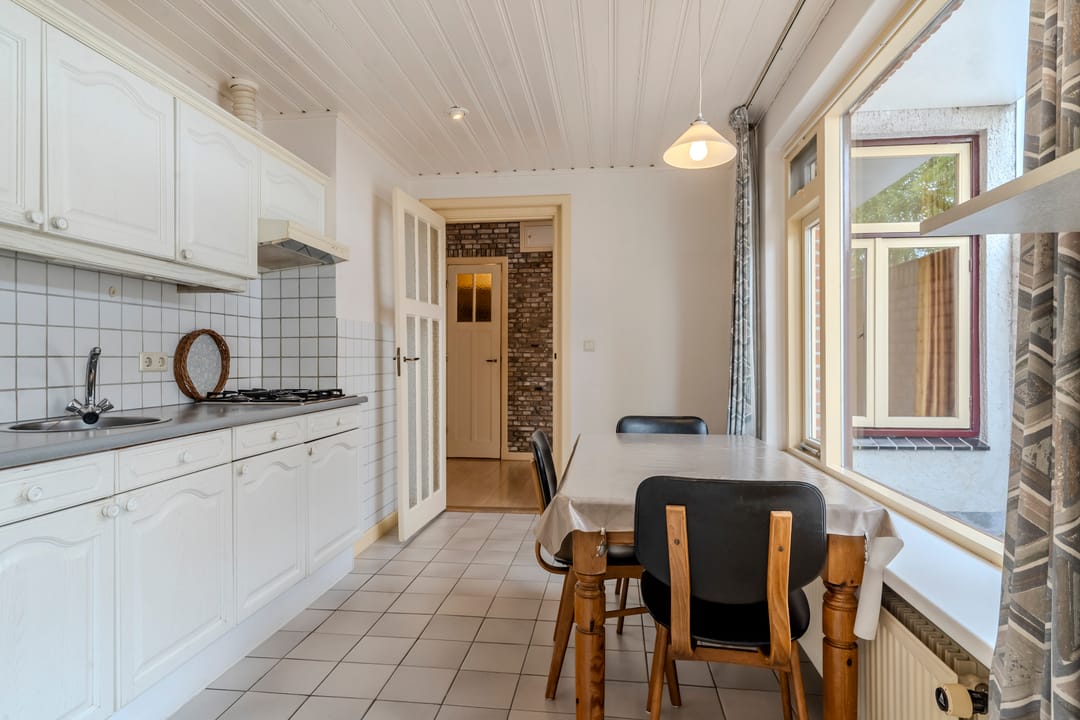 Photo 11 of Oranjestraat 99