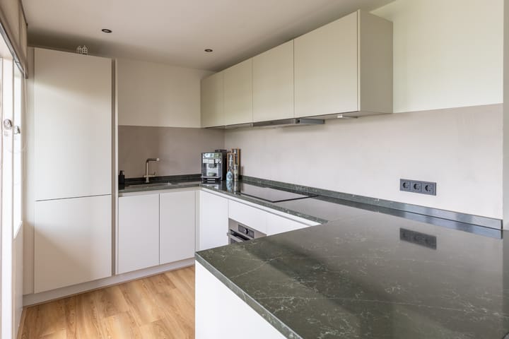 Photo 12 of Van IJsendijkstraat 40