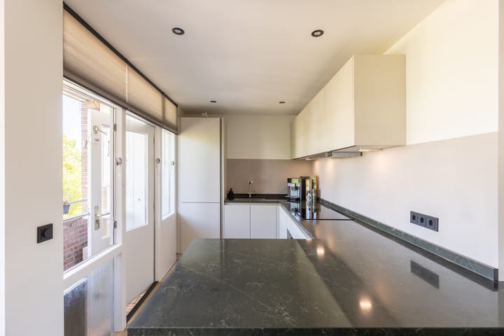 Photo 15 of Van IJsendijkstraat 40