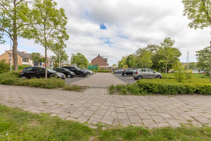 Photo 33 of Van IJsendijkstraat 40