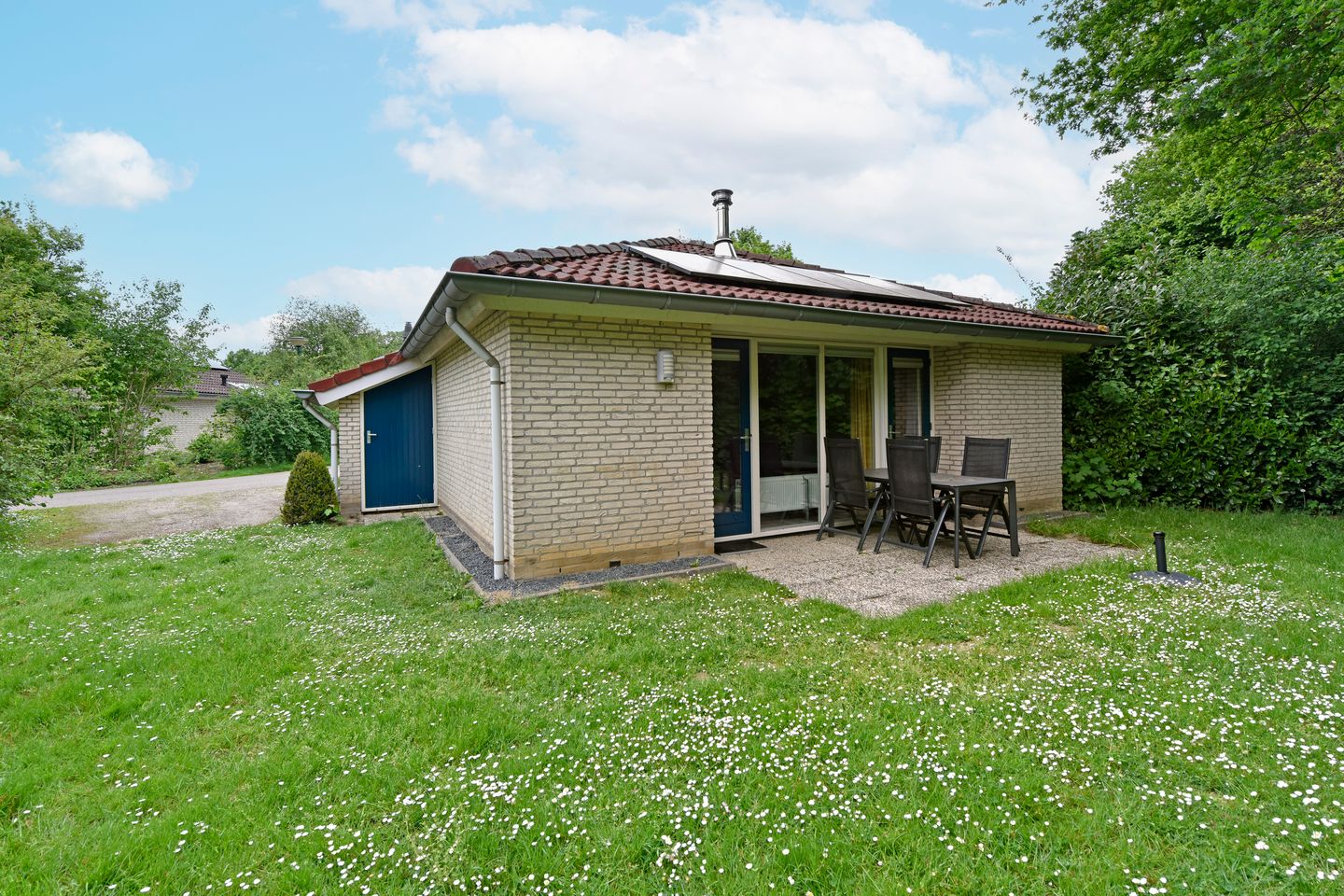 Foto 1 van Landweerswal 2-028