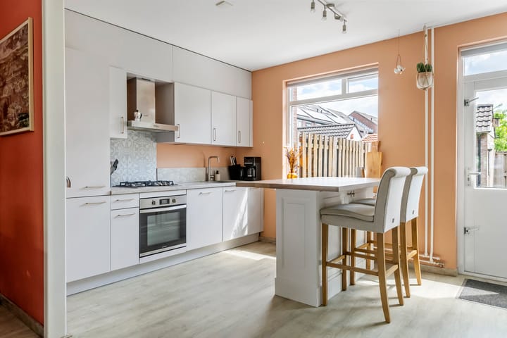 Foto 12 van Bernhardlaan 16