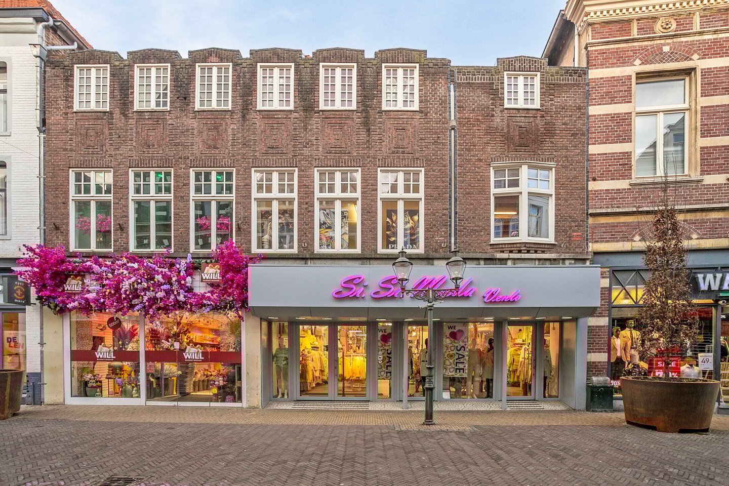 View photo 2 of Lomstraat 9