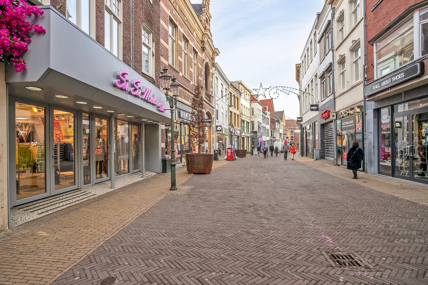 View photo 4 of Lomstraat 9