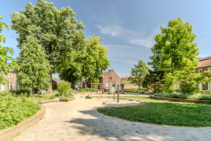 Photo 42 of Eikstraat 52