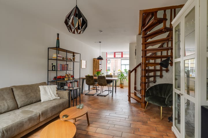 Photo 6 of Bloemstraat 10