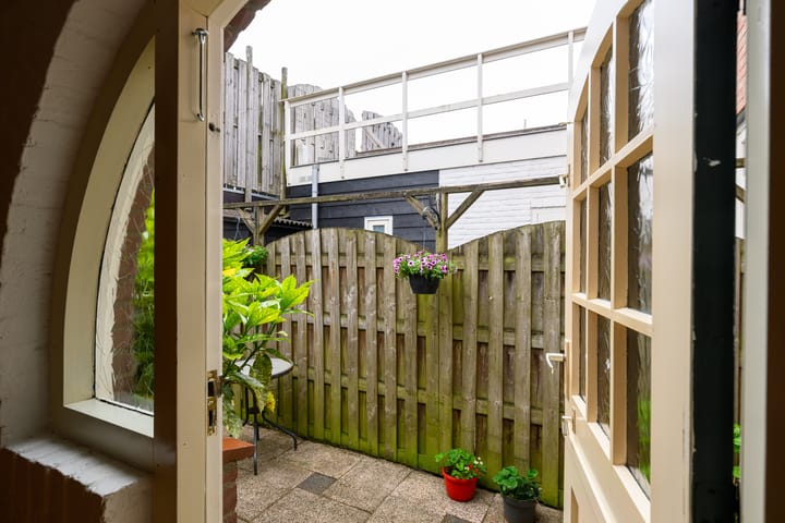 Photo 11 of Bloemstraat 10