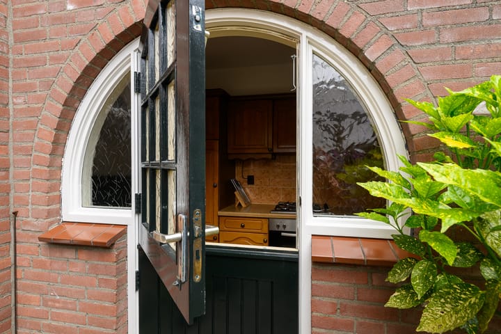 Photo 12 of Bloemstraat 10