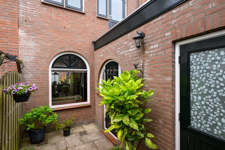 Photo 15 of Bloemstraat 10