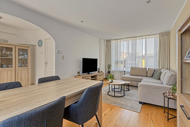 Photo 12 of Ledderkenstraat 8