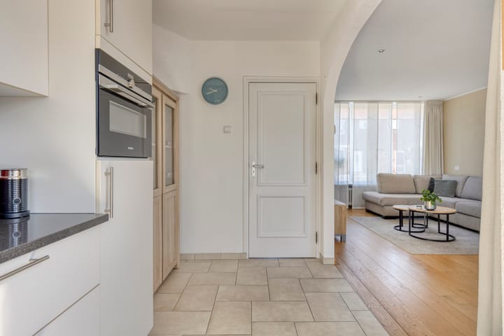 Photo 15 of Ledderkenstraat 8