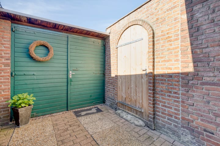 Photo 21 of Ledderkenstraat 8