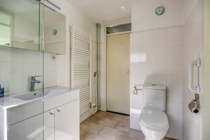 Foto 25 van Middenweg 139