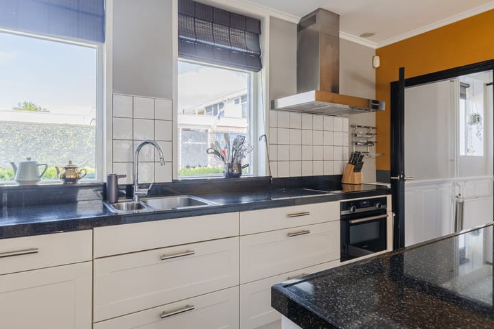 Foto 12 van De Vos van Steenwijklaan 13