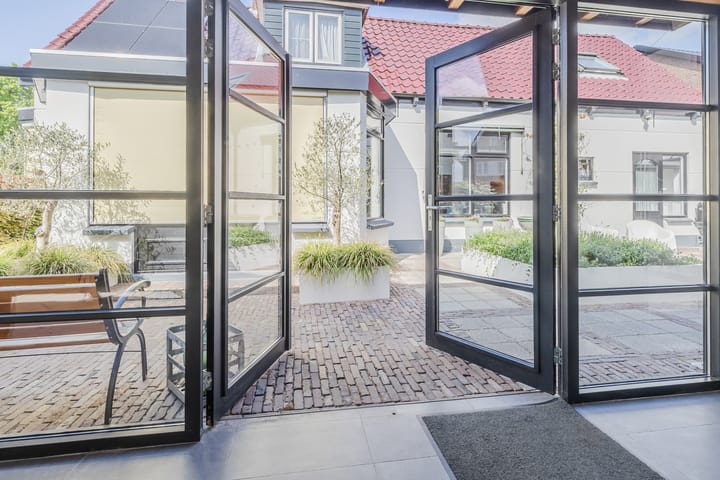 Foto 74 van De Vos van Steenwijklaan 13