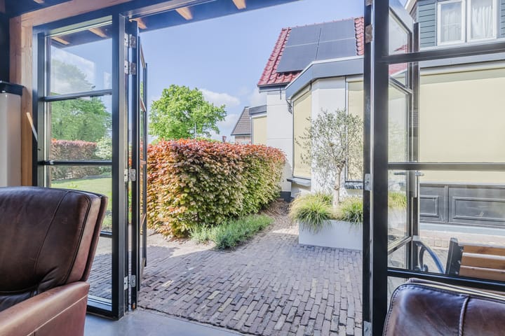 Foto 76 van De Vos van Steenwijklaan 13