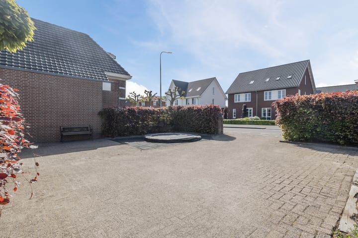 Foto 82 van De Vos van Steenwijklaan 13