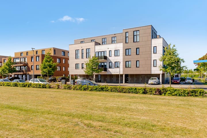 Photo 1 of Olivier van Noortstraat 4-M