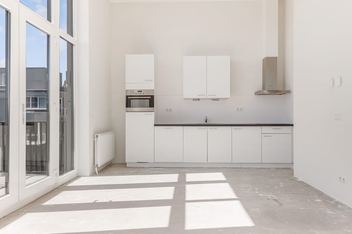 Photo 13 of Olivier van Noortstraat 4-M