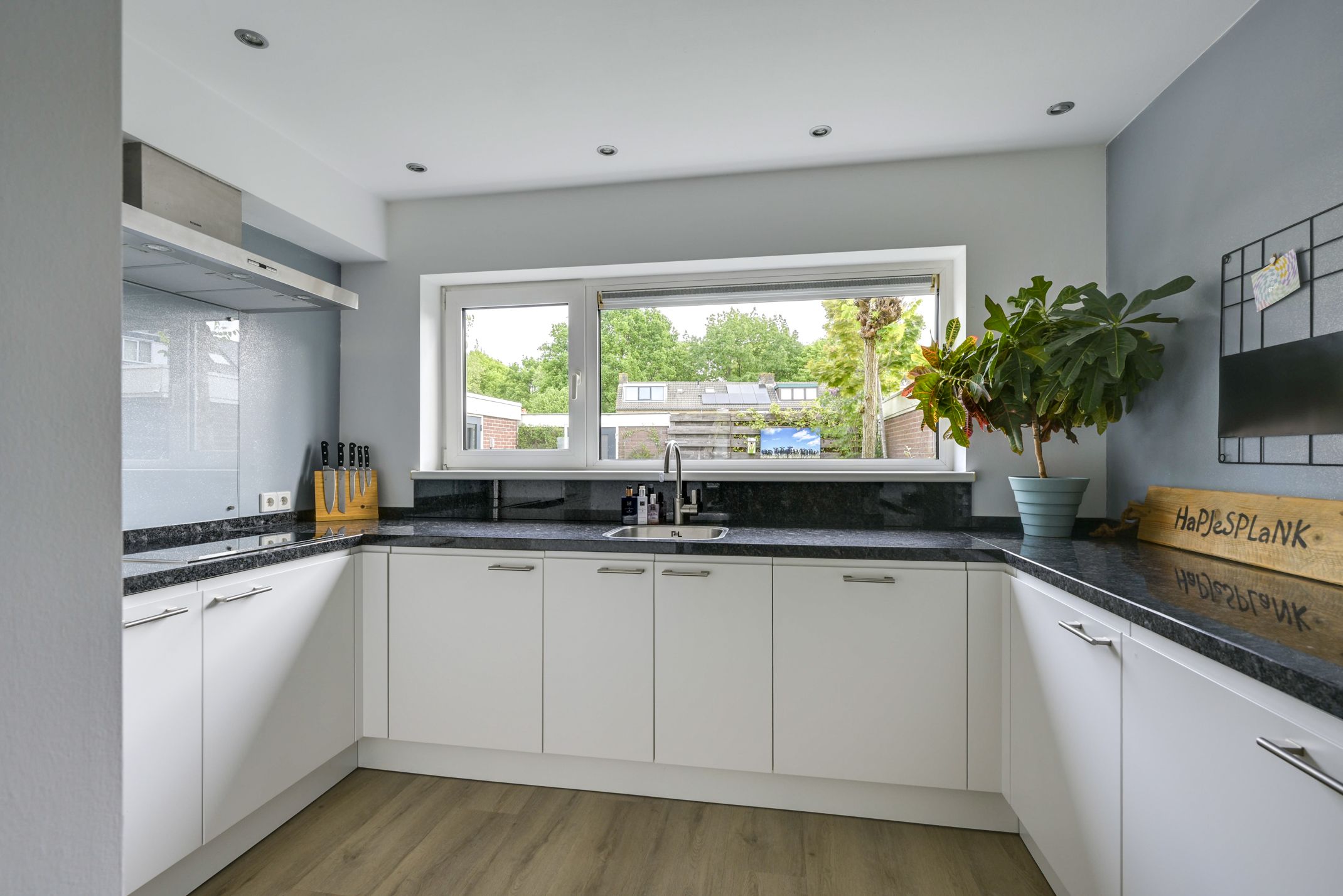 Photo 18 of Zuiderstraat 30