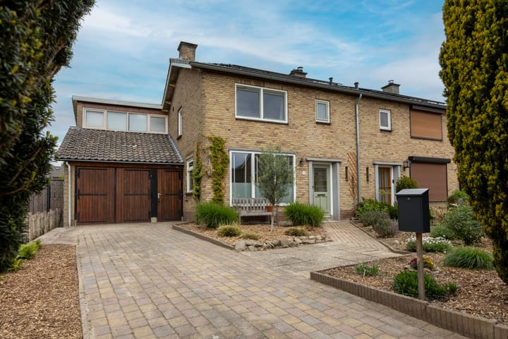 Photo 1 of Koningin Wilhelminastraat 36