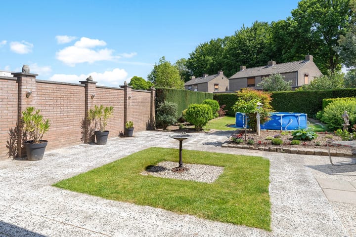 Photo 24 of Burg. Coonenstraat 14