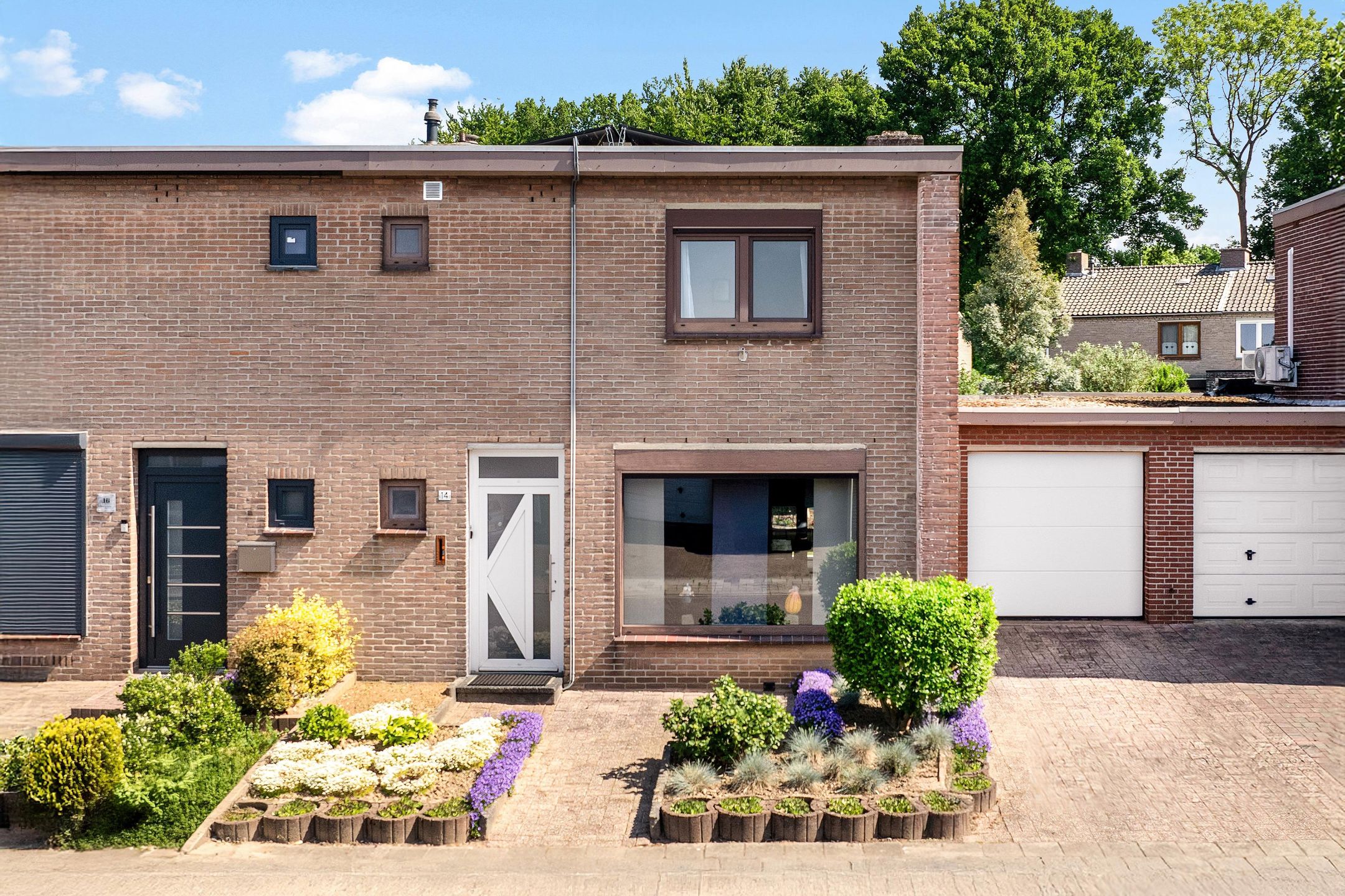 Foto 27 van Burg. Coonenstraat 14