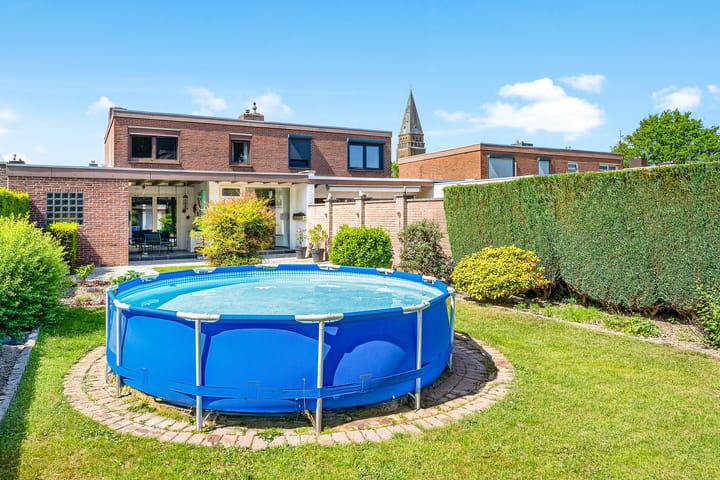 Photo 12 of Burg. Coonenstraat 14