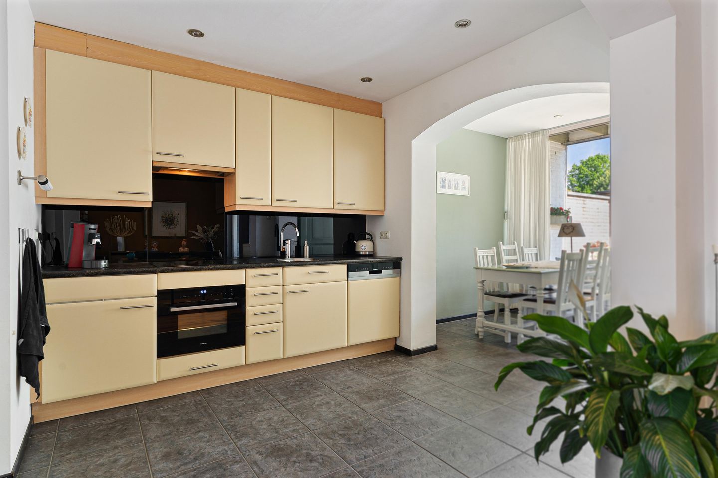 Foto 10 van Burg. Coonenstraat 14