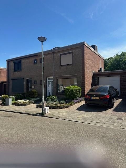 Photo 28 of Burg. Coonenstraat 14