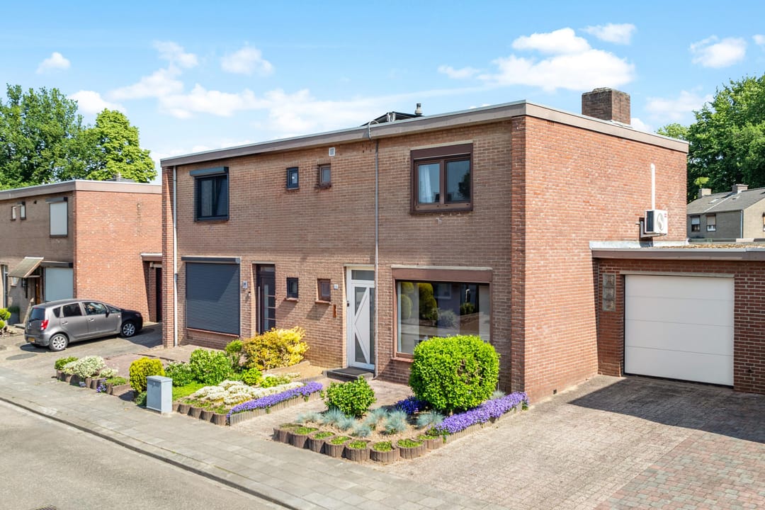 Foto 2 van Burg. Coonenstraat 14