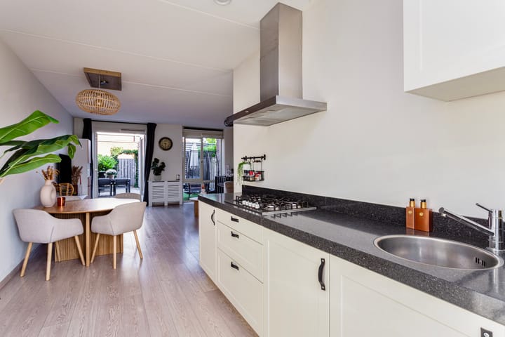 Foto 13 van Remus 150