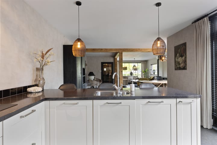 Photo 15 of Sweijslaan 4