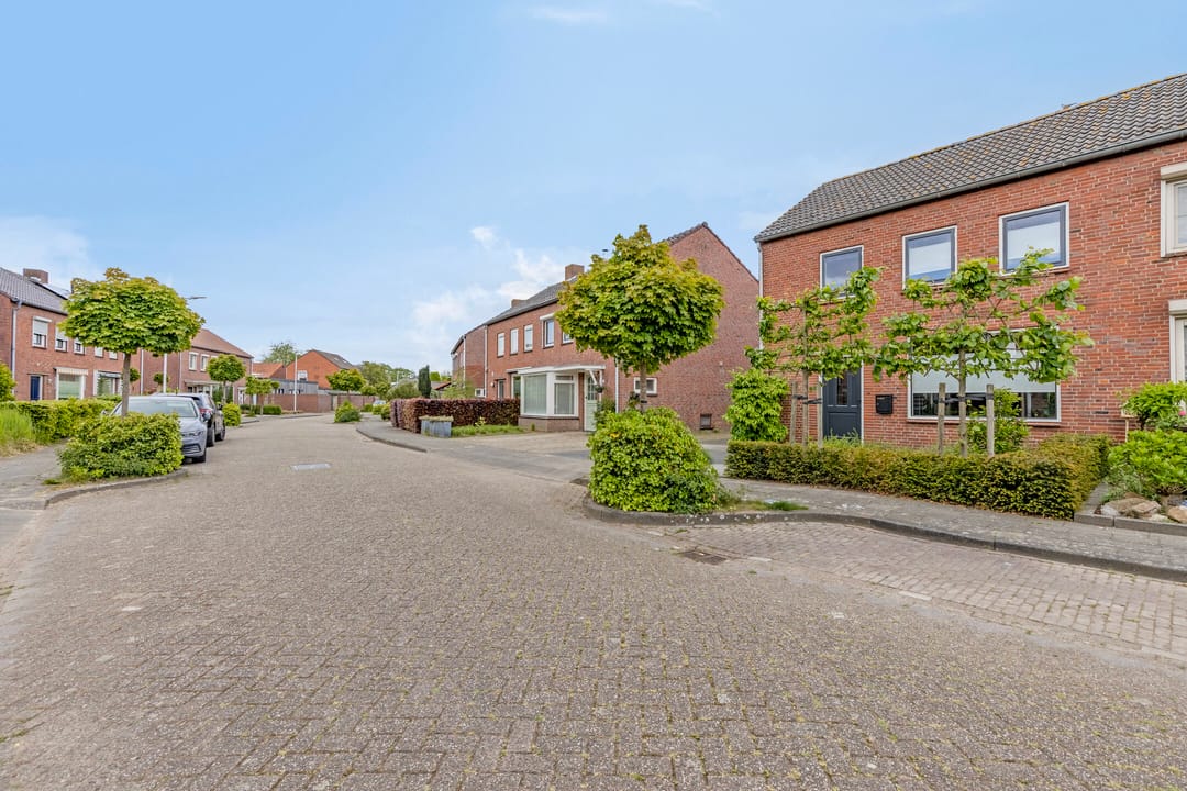 Foto 8 van Esdoornstraat 13