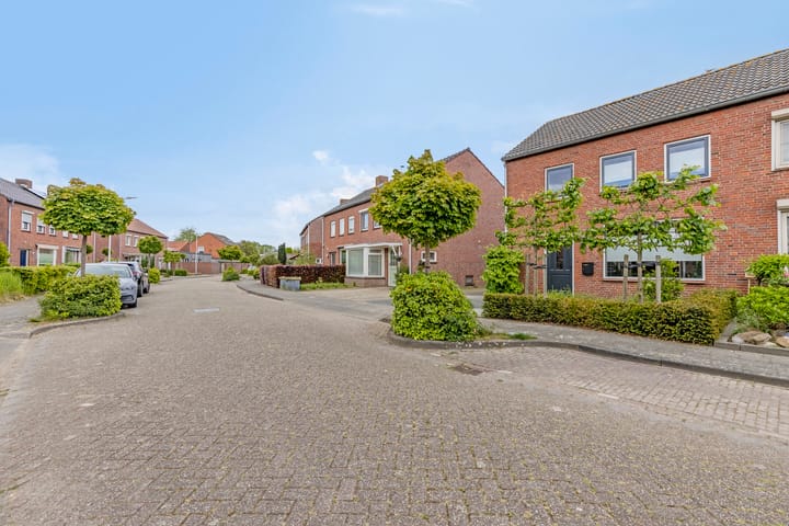 Foto 8 van Esdoornstraat 13