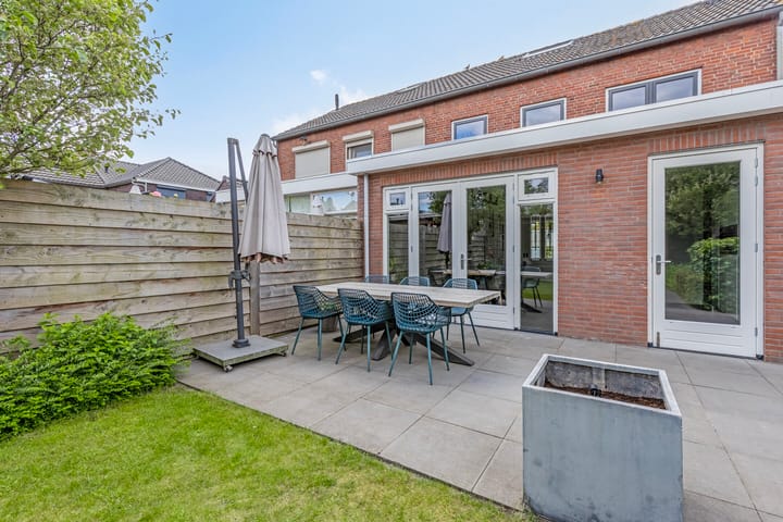 Foto 25 van Esdoornstraat 13