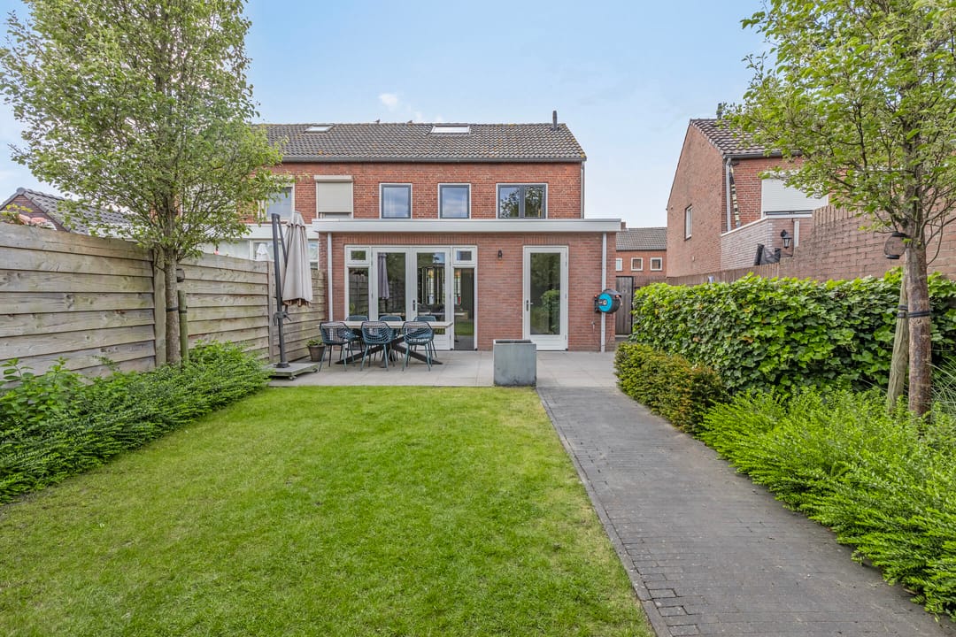 Foto 28 van Esdoornstraat 13